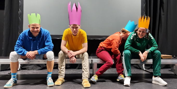 4 Könige auf einer Bank